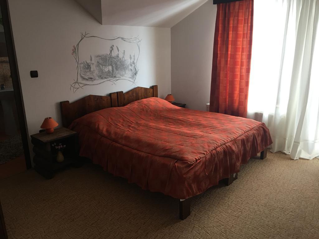 Vila Colt De Rai Hotel Rîşnov Екстериор снимка
